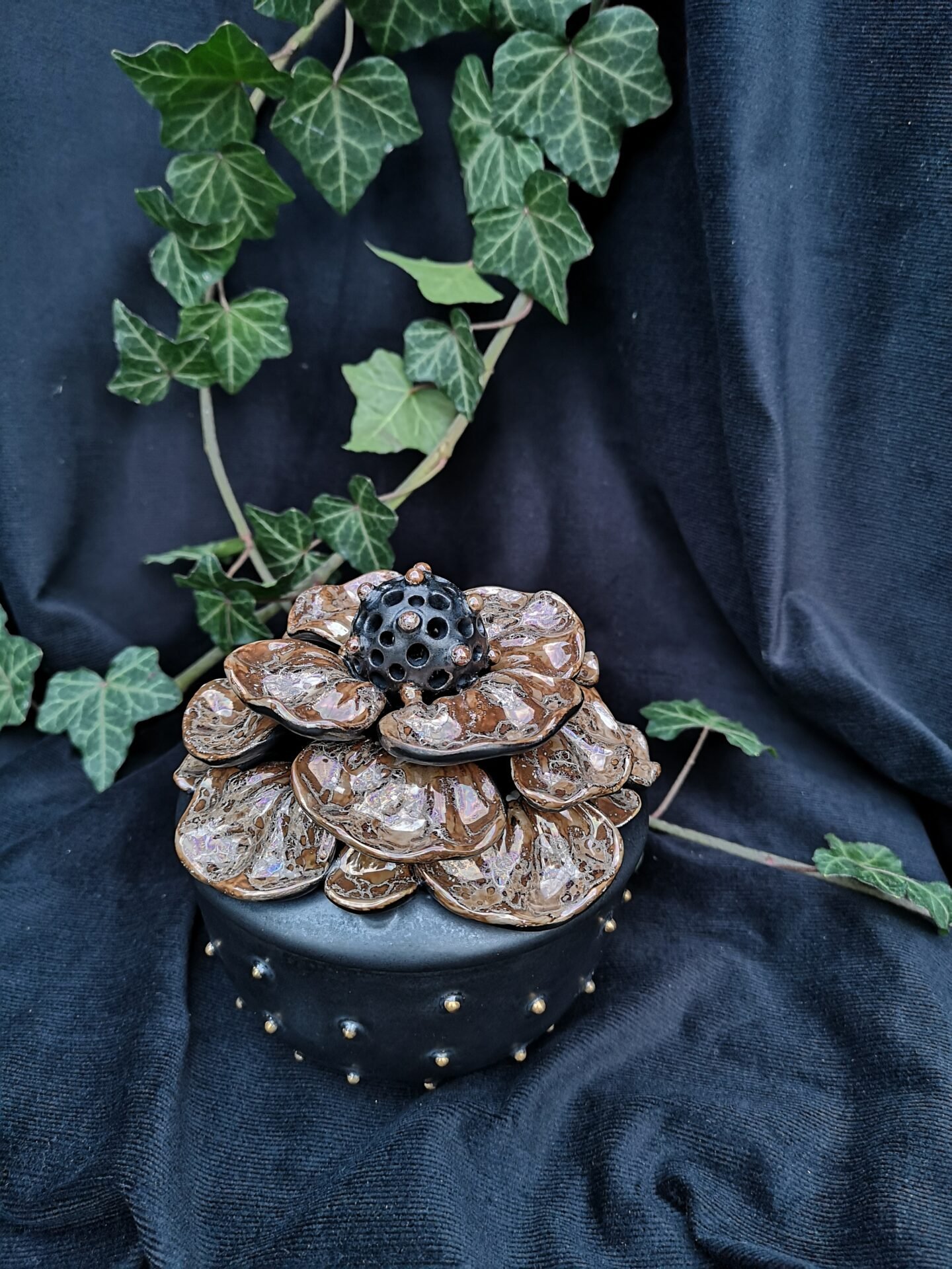 store_01GH3PA19DT5S64CY5FZFC6QWZ2Fassets2F1669555825405-IMG_20201111_155918.jpg Midnight Bloom jewelry Box - Black and bronze color - Image 1