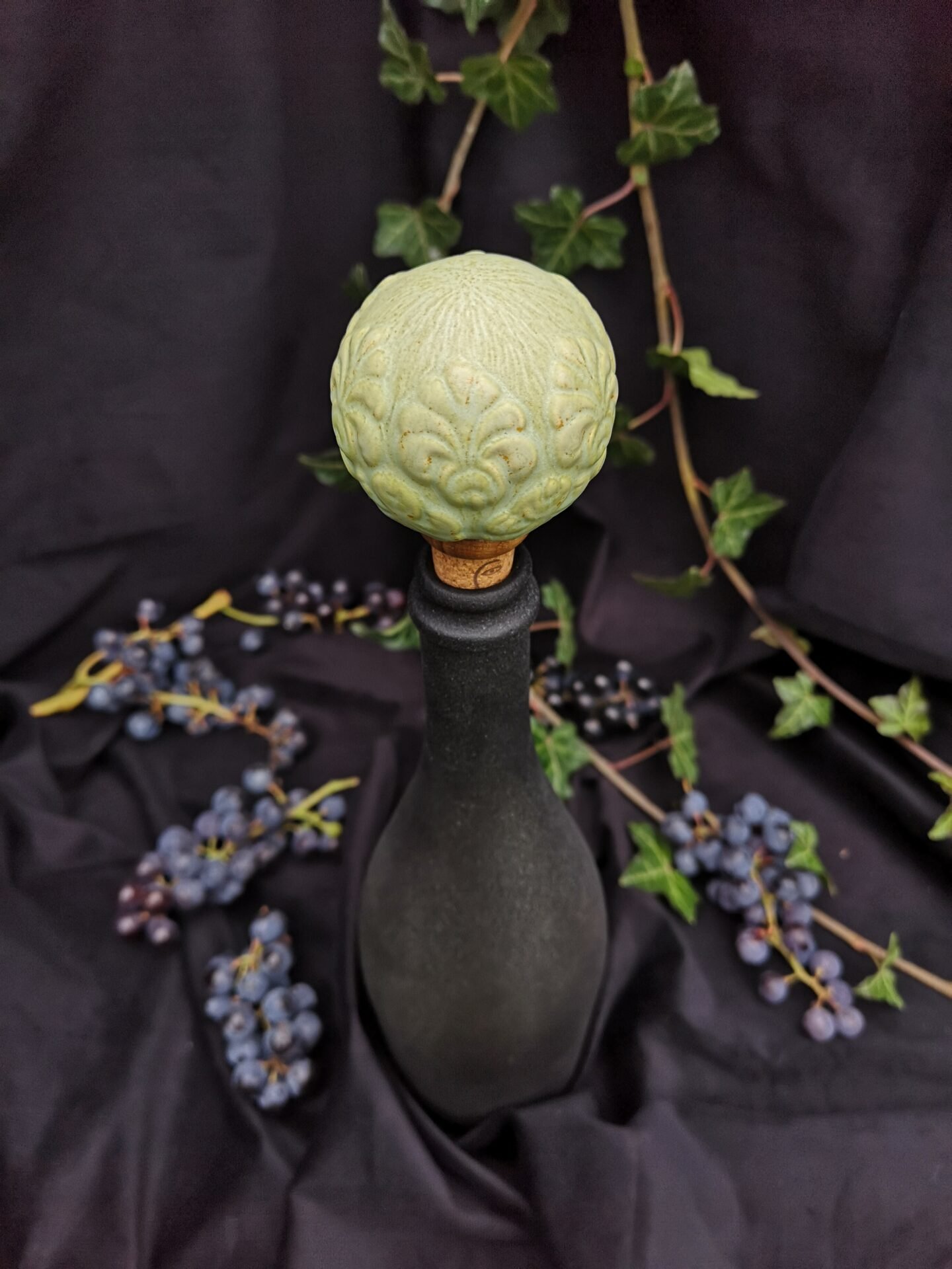 store_01GH3PA19DT5S64CY5FZFC6QWZ2Fassets2F1669556696871-IMG_20201110_143216.jpg Round Elegance Wine Cork - Matte sage green color - Image 1