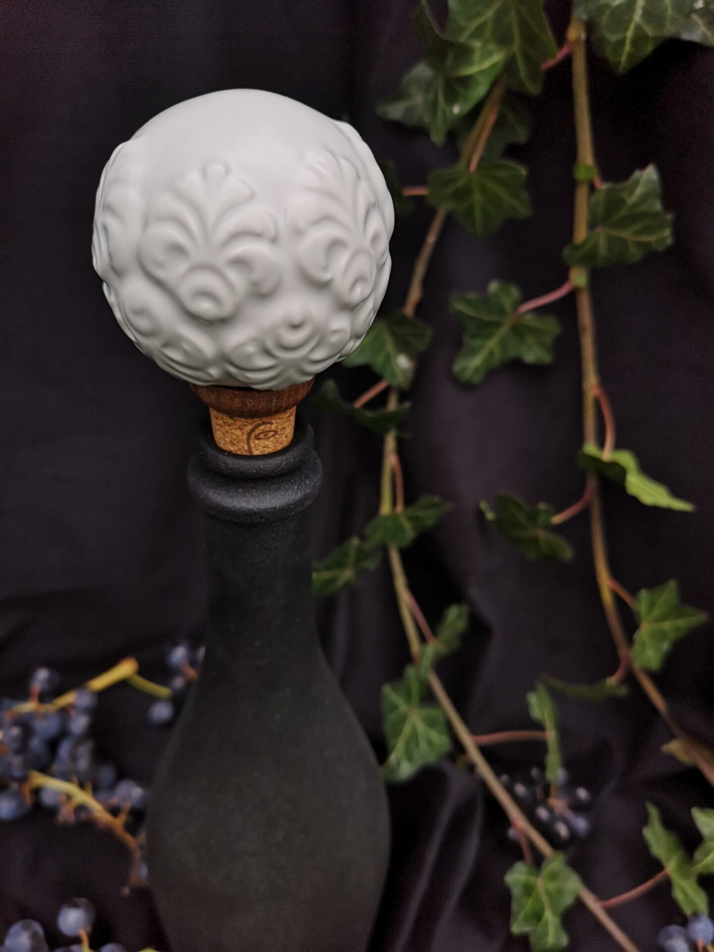 store_01GH3PA19DT5S64CY5FZFC6QWZ2Fassets2F1669558493411-IMG_20201110_144017.jpg Round Elegance Wine Cork - White color - Image 1