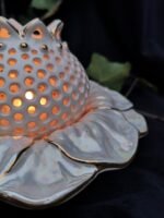 Blossoming Glow: Flower Bud-Shaped Candle Holder - Pearl white color - Image 2