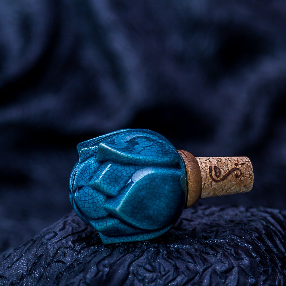 store_01GH3PA19DT5S64CY5FZFC6QWZ2Fassets2F1670232506138-0042_stela_ceramic_WEB.jpg Tulip Inspired Ceramic Wine Cork - Turquoise crackle color - Image 1