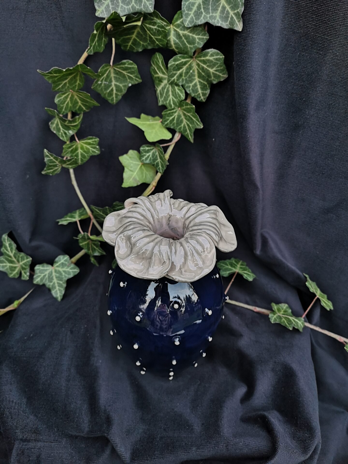 store_01GH3PA19DT5S64CY5FZFC6QWZ2Fassets2F1670233172513-IMG_20201111_154624.jpg Floral Bloom Vase - Deep blue and grey purple color - Image 1