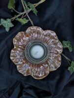 Elegant Flower Candle Holder with Golden Accents: Illuminate in Style - Bronze / gold color - Image 2