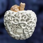 Apple-Shaped Candle Holder - White color with a golden leaf and a stalk - Image 2