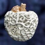 Apple-Shaped Candle Holder - White color with a golden leaf and a stalk - Image 3