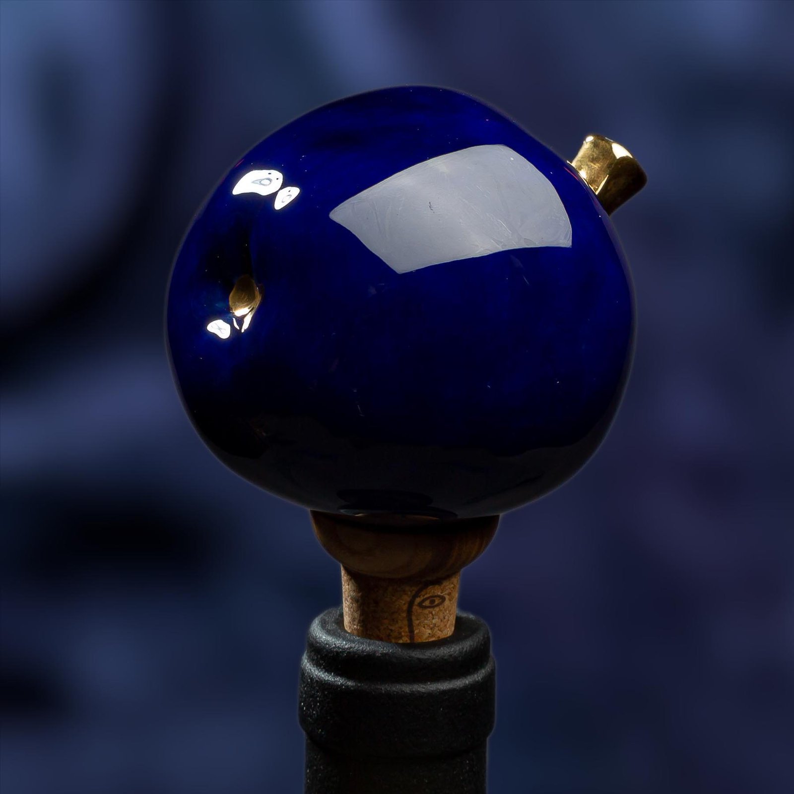 store_01GH3PA19DT5S64CY5FZFC6QWZ2Fassets2F1712761867695-MEI_922620copy.jpg Apple Inspired Ceramic Wine Cork - Deep blue color - Image 1